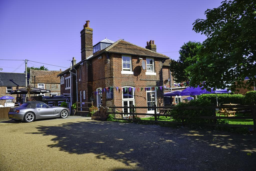 Waverley Inn Newport  Exterior photo