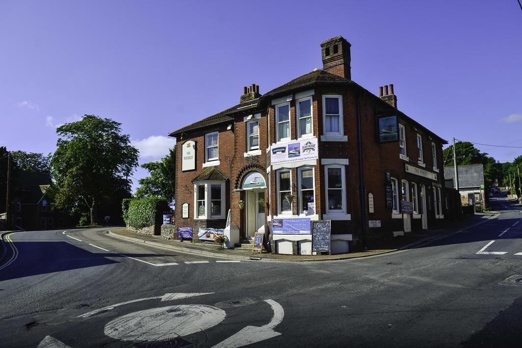 Waverley Inn Newport  Exterior photo