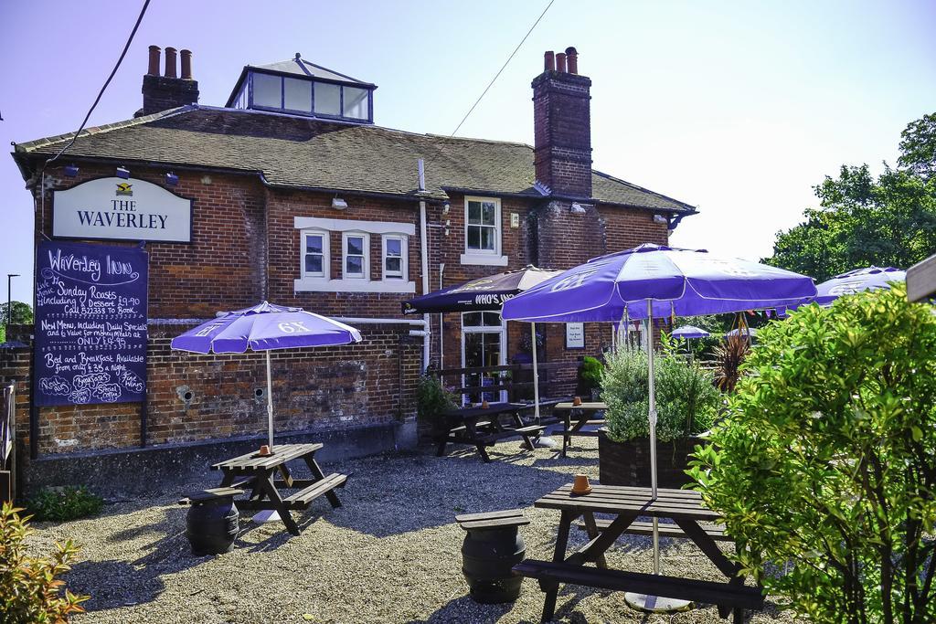 Waverley Inn Newport  Exterior photo